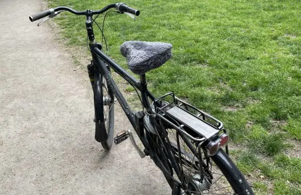 Sattelbezug aus Fell