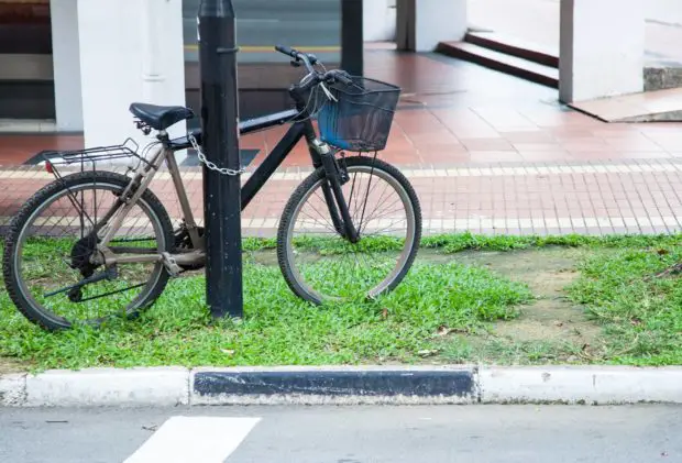 Angeschlossenes Fahrrad